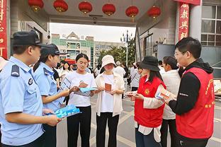 多向他学习！居勒尔赛后和魔笛合影